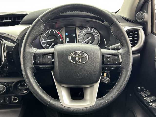 トヨタ ハイラックス Z 三重県 2021(令3)年 3.4万km オキサイドブロンズM /禁煙車//純正7型ナビ/　フルセグTV/Bluetooth/HDMI//バックカメラ//トノカバー//レーダークルーズコントロール//フォグライト//純正アルミホイール//衝突軽減ブレーキシステム//オートライト//プッシュスタート//ETC//スマートキー//センターデフロック//ダウンヒルアシストコントロール//純正LEDヘッドライト//前後ドラレコ//コーナーセンサー//アイドリングストップ