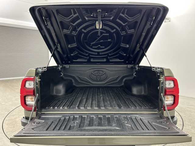 トヨタ ハイラックス Z 三重県 2021(令3)年 3.4万km オキサイドブロンズM /禁煙車//純正7型ナビ/　フルセグTV/Bluetooth/HDMI//バックカメラ//トノカバー//レーダークルーズコントロール//フォグライト//純正アルミホイール//衝突軽減ブレーキシステム//オートライト//プッシュスタート//ETC//スマートキー//センターデフロック//ダウンヒルアシストコントロール//純正LEDヘッドライト//前後ドラレコ//コーナーセンサー//アイドリングストップ