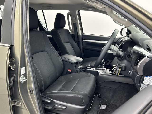 トヨタ ハイラックス Z 三重県 2021(令3)年 3.4万km オキサイドブロンズM /禁煙車//純正7型ナビ/　フルセグTV/Bluetooth/HDMI//バックカメラ//トノカバー//レーダークルーズコントロール//フォグライト//純正アルミホイール//衝突軽減ブレーキシステム//オートライト//プッシュスタート//ETC//スマートキー//センターデフロック//ダウンヒルアシストコントロール//純正LEDヘッドライト//前後ドラレコ//コーナーセンサー//アイドリングストップ