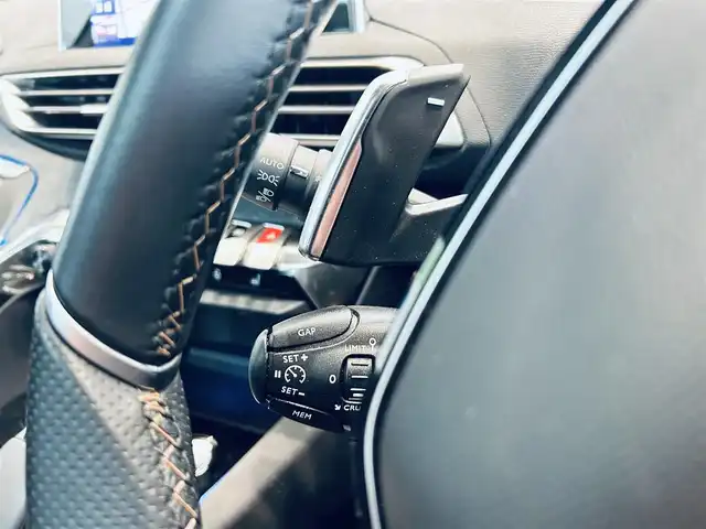 プジョー ３００８ GT ブルー HDi 大阪府 2020(令2)年 3.6万km BLANC NACRE サンルーフ/ハーフレザー/Dメモリ付きパワーシート/シートヒーター/純正ナビ/TV/バックカメラ/applecarplay/フロント・サイドカメラ/純正18インチAW/LEDヘッドライト/ブラインドスポット/電動リアゲート/ETC/ドラレコ/レーダー探知機/ACC/ワイヤレス充電