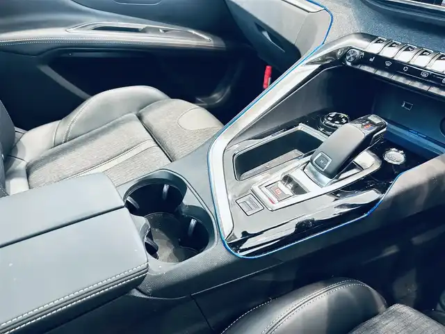 プジョー ３００８ GT ブルー HDi 大阪府 2020(令2)年 3.6万km BLANC NACRE サンルーフ/ハーフレザー/Dメモリ付きパワーシート/シートヒーター/純正ナビ/TV/バックカメラ/applecarplay/フロント・サイドカメラ/純正18インチAW/LEDヘッドライト/ブラインドスポット/電動リアゲート/ETC/ドラレコ/レーダー探知機/ACC/ワイヤレス充電