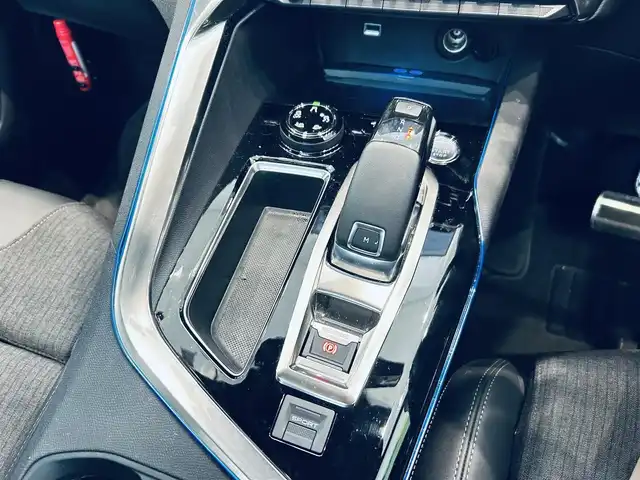 プジョー ３００８ GT ブルー HDi 大阪府 2020(令2)年 3.6万km BLANC NACRE サンルーフ/ハーフレザー/Dメモリ付きパワーシート/シートヒーター/純正ナビ/TV/バックカメラ/applecarplay/フロント・サイドカメラ/純正18インチAW/LEDヘッドライト/ブラインドスポット/電動リアゲート/ETC/ドラレコ/レーダー探知機/ACC/ワイヤレス充電