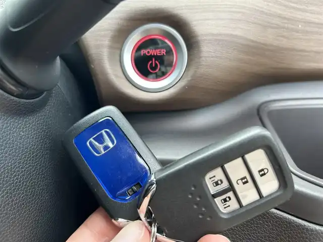 ホンダ フリード ハイブリット G ホンダセンシング 兵庫県 2020(令2)年 3.1万km スーパープラチナグレーメタリック ワンオーナー /純正9インチナビ/CD/DVD/DTV/Bluetooth/USB/バックカメラ/レーダークルーズコントロール/両側パワースライドドア /シートヒーター /LEDオートライト/ステアリングスイッチ/純正ホイール付きスタッドレス積込/ビルトインETC/前後ドライブレコーダー/スマートキー/スペアキー /プッシュスタート /純正フロアマット/ドアバイザー/電動格納ミラー/フロントワイパーデアイサー