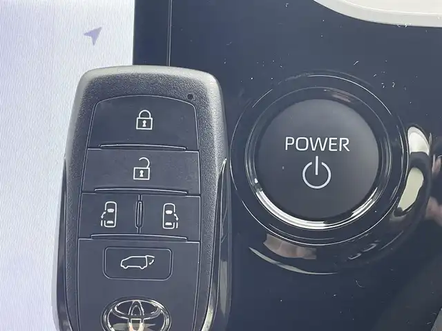 トヨタ ノア ハイブリッド S－Z 茨城県 2024(令6)年 1.3万km ホワイトパールクリスタルシャイン 純正10.5型DA/フルセグ/CD/DVDデッキ/純正14型フリップダウンモニター/アドバンストパーク/全方位カメラ/ユニバーサルステップ/快適利便パッケージ/衝突被害軽減ブレーキ/車線逸脱抑制装置/レーダークルーズコントロール/オートマチックハイビーム/クリアランスソナー/AC100V/両側電動スライドドア/ETC2.0/ドラレコ/シートヒーター/ステアリングヒーター/純正17インチAW/LEDヘッドライト/スマートキー