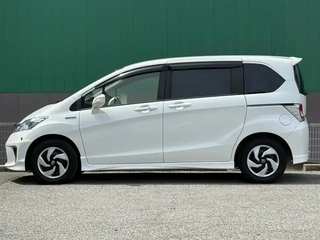 ホンダ フリード ハイブリット ジャストセレクション 千葉県 2016(平28)年 9.2万km ホワイトオーキッドパール 純正ナビ/DVD/CD/BT/フルセグTV/両側パワースライドドア/クルーズコントロール/ワンオーナー/バックカメラ/ETC/横滑り防止装置/オートライト/キセノンヘッドライト/3列シート/スマートキー