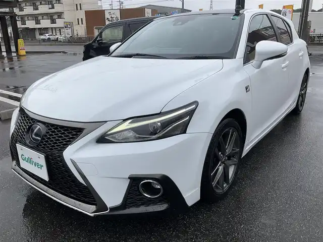 レクサス ＣＴ 200h Fスポーツ 滋賀県 2017(平29)年 7.2万km ブラック/ホワイトノーヴァガラスフレーク 車検8年9月まで/純正SD10.3インチナビ/・Bluetooth・フルセグ・バックモニター/サンルーフ/パワーシート（運転席&助手席）/シートヒーター/ブラックルーフ/リアスポイラー/LEDヘッドライト/LEDフォグ/セーフティーシステムプラス/・プリクラッシュセーフティーシステム/・LDA/・レーダークルーズコントロール/・オートマチックハイビーム/オプティトロンメーター4.2インチカラーマルチインフォメーションディスプレイ/取説・保証書・スペアキー