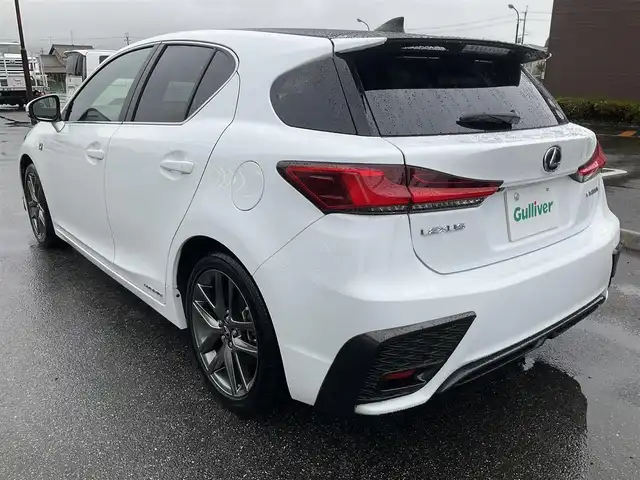 レクサス ＣＴ 200h Fスポーツ 滋賀県 2017(平29)年 7.2万km ブラック/ホワイトノーヴァガラスフレーク 車検8年9月まで/純正SD10.3インチナビ/・Bluetooth・フルセグ・バックモニター/サンルーフ/パワーシート（運転席&助手席）/シートヒーター/ブラックルーフ/リアスポイラー/LEDヘッドライト/LEDフォグ/セーフティーシステムプラス/・プリクラッシュセーフティーシステム/・LDA/・レーダークルーズコントロール/・オートマチックハイビーム/オプティトロンメーター4.2インチカラーマルチインフォメーションディスプレイ/取説・保証書・スペアキー
