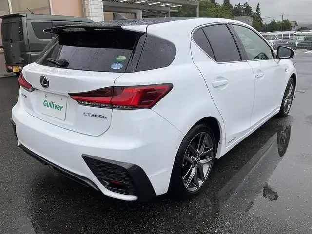 レクサス ＣＴ 200h Fスポーツ 滋賀県 2017(平29)年 7.2万km ブラック/ホワイトノーヴァガラスフレーク 車検8年9月まで/純正SD10.3インチナビ/・Bluetooth・フルセグ・バックモニター/サンルーフ/パワーシート（運転席&助手席）/シートヒーター/ブラックルーフ/リアスポイラー/LEDヘッドライト/LEDフォグ/セーフティーシステムプラス/・プリクラッシュセーフティーシステム/・LDA/・レーダークルーズコントロール/・オートマチックハイビーム/オプティトロンメーター4.2インチカラーマルチインフォメーションディスプレイ/取説・保証書・スペアキー