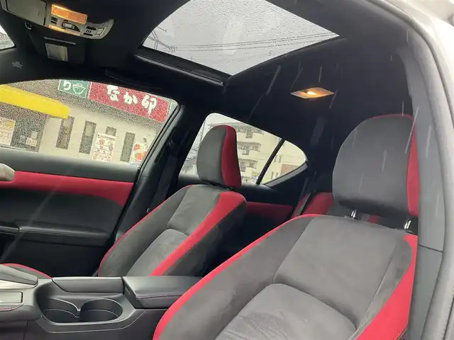 レクサス ＣＴ 200h Fスポーツ 滋賀県 2017(平29)年 7.2万km ブラック/ホワイトノーヴァガラスフレーク 車検8年9月まで/純正SD10.3インチナビ/・Bluetooth・フルセグ・バックモニター/サンルーフ/パワーシート（運転席&助手席）/シートヒーター/ブラックルーフ/リアスポイラー/LEDヘッドライト/LEDフォグ/セーフティーシステムプラス/・プリクラッシュセーフティーシステム/・LDA/・レーダークルーズコントロール/・オートマチックハイビーム/オプティトロンメーター4.2インチカラーマルチインフォメーションディスプレイ/取説・保証書・スペアキー