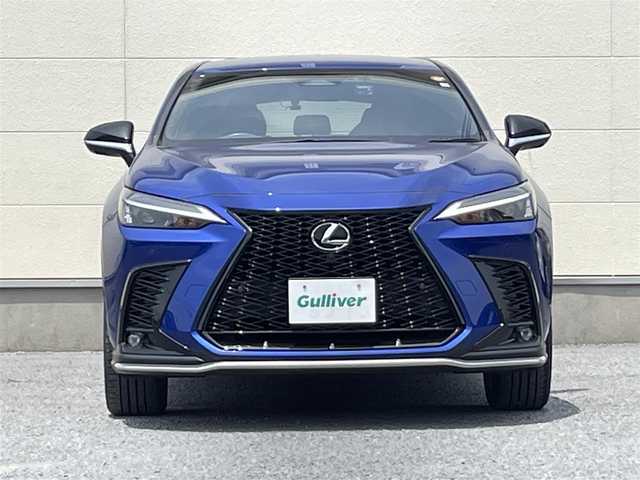 レクサス ＮＸ 350h Fスポーツ 茨城県 2023(令5)年 0.6万km ヒートブルーコントラストレイヤリング 純正14インチメーカーナビ（フルセグTV・AM・FM/BT)/パノラミックビューモニター/レーダークルーズコントロール/ブラインドスポットモニター/レザーシート（赤）/ヘッドアップディスプレイ/メモリー付きパワーシート/シートヒーター/電動リアゲート/ＦＳＰＯＲＴ専用オレンジキャリパー/ビルトインETC/USB入力端子/エンジンスタートボタン/純正20インチアルミホイール/コーナーセンサー(前後）/横滑り防止装置/レーンキープアシスト/カーテンエアバック/オートライト/オートマチックハイビーム
