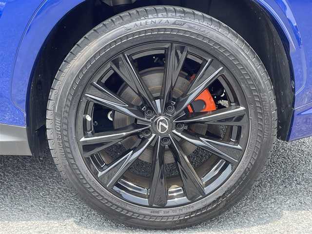 レクサス ＮＸ 350h Fスポーツ 茨城県 2023(令5)年 0.6万km ヒートブルーコントラストレイヤリング 純正14インチメーカーナビ（フルセグTV・AM・FM/BT)/パノラミックビューモニター/レーダークルーズコントロール/ブラインドスポットモニター/レザーシート（赤）/ヘッドアップディスプレイ/メモリー付きパワーシート/シートヒーター/電動リアゲート/ＦＳＰＯＲＴ専用オレンジキャリパー/ビルトインETC/USB入力端子/エンジンスタートボタン/純正20インチアルミホイール/コーナーセンサー(前後）/横滑り防止装置/レーンキープアシスト/カーテンエアバック/オートライト/オートマチックハイビーム