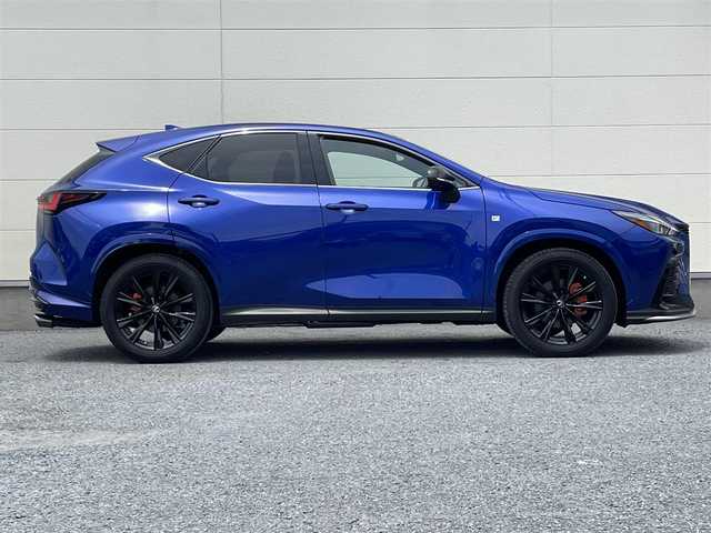 レクサス ＮＸ 350h Fスポーツ 茨城県 2023(令5)年 0.6万km ヒートブルーコントラストレイヤリング 純正14インチメーカーナビ（フルセグTV・AM・FM/BT)/パノラミックビューモニター/レーダークルーズコントロール/ブラインドスポットモニター/レザーシート（赤）/ヘッドアップディスプレイ/メモリー付きパワーシート/シートヒーター/電動リアゲート/ＦＳＰＯＲＴ専用オレンジキャリパー/ビルトインETC/USB入力端子/エンジンスタートボタン/純正20インチアルミホイール/コーナーセンサー(前後）/横滑り防止装置/レーンキープアシスト/カーテンエアバック/オートライト/オートマチックハイビーム