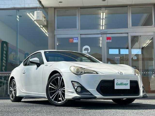 トヨタ ８６ GT 埼玉県 2013(平25)年 7.9万km サテンホワイトパール 純正SDナビ/TRDエアロ/バックカメラ/ETC/横滑り防止装置/スマートキー/プッシュスタート