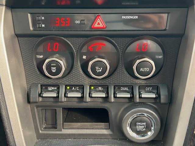 トヨタ ８６ GT 埼玉県 2013(平25)年 7.9万km サテンホワイトパール 純正SDナビ/TRDエアロ/バックカメラ/ETC/横滑り防止装置/スマートキー/プッシュスタート