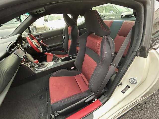 トヨタ ８６ GT 埼玉県 2013(平25)年 7.9万km サテンホワイトパール 純正SDナビ/TRDエアロ/バックカメラ/ETC/横滑り防止装置/スマートキー/プッシュスタート