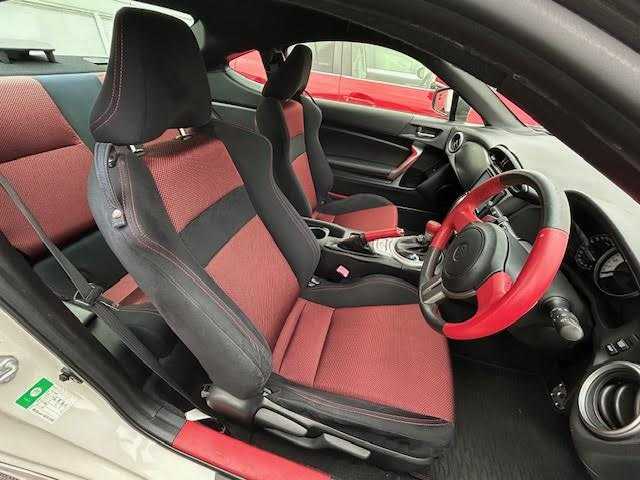 トヨタ ８６ GT 埼玉県 2013(平25)年 7.9万km サテンホワイトパール 純正SDナビ/TRDエアロ/バックカメラ/ETC/横滑り防止装置/スマートキー/プッシュスタート