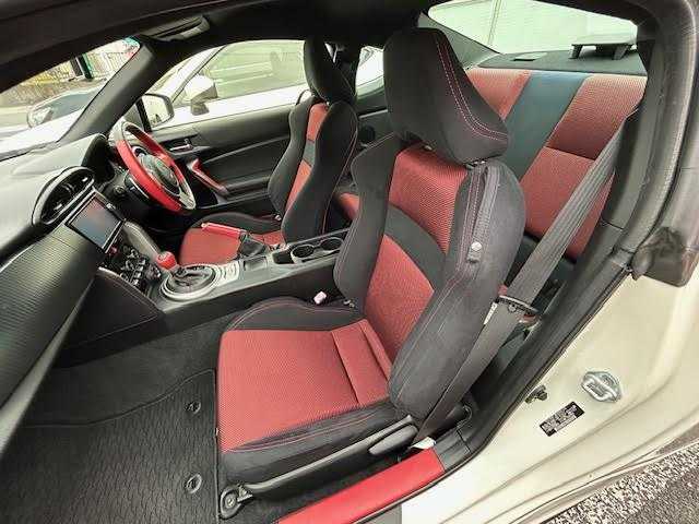 トヨタ ８６ GT 埼玉県 2013(平25)年 7.9万km サテンホワイトパール 純正SDナビ/TRDエアロ/バックカメラ/ETC/横滑り防止装置/スマートキー/プッシュスタート