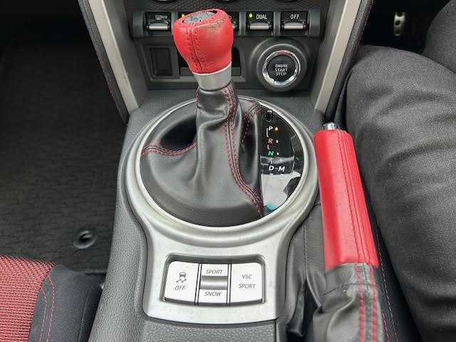 トヨタ ８６ GT 埼玉県 2013(平25)年 7.9万km サテンホワイトパール 純正SDナビ/TRDエアロ/バックカメラ/ETC/横滑り防止装置/スマートキー/プッシュスタート