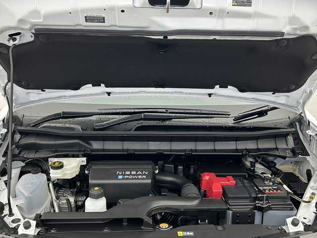 日産 セレナ e－パワー ハイウェイスター V 宮城県 2025(令7)年 0.1千km プリズムホワイト 登録済み未使用車/両側パワースライドドア/オートスライドドア/純正ナビ/(AM/FM/TV/BT/USB/HDMI)/全方位カメラ/ETC/プロパイロット/レーダークルーズコントロール/デジタルインナーミラー/置くだけ充電/プッシュスタート/スマートキー/スペアキー/オートライト/LEDヘッドライト/フォグランプ/純正16インチアルミホイール