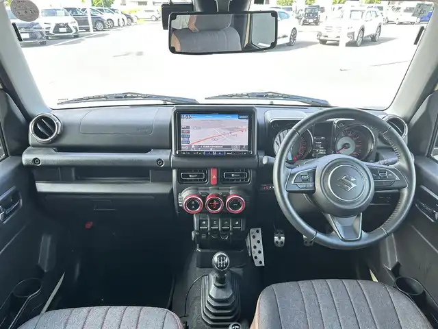 スズキ ジムニー XC 群馬県 2021(令3)年 2.2万km シフォンアイボリーM ワンオーナー/5F/4WD/ALPINEナビ/　(TV/BT/AM/FM/CD/DVD/SD/USB/HDMI)/社外ショックアブソーバー/バックカメラ/スズキセーフティーサポート/デュアルセンサーブレーキサポート/車線逸脱警報機能/先行車発進お知らせ機能/ふらつき警報/横滑り防止機能/クルーズコントロール/ダウンヒルアシストコントロール/ヒーテッドドアミラー/AUTOライト/AUTOハイビーム/純正マッドフラップ/スズキエンブレムグリル/純正フロアマット/純正ドアバイザー/ETC/前後ドライブレコーダー/前席シートヒーター/ステアリングリモコン/保証書/取扱説明書/スペアキー1