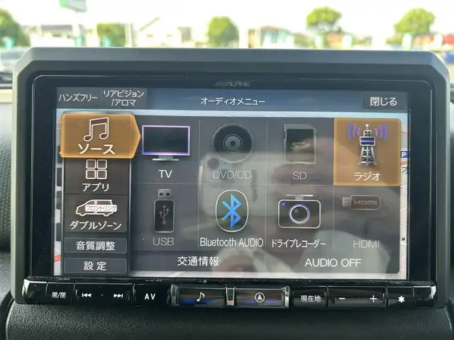 スズキ ジムニー XC 群馬県 2021(令3)年 2.2万km シフォンアイボリーM ワンオーナー/5F/4WD/ALPINEナビ/　(TV/BT/AM/FM/CD/DVD/SD/USB/HDMI)/社外ショックアブソーバー/バックカメラ/スズキセーフティーサポート/デュアルセンサーブレーキサポート/車線逸脱警報機能/先行車発進お知らせ機能/ふらつき警報/横滑り防止機能/クルーズコントロール/ダウンヒルアシストコントロール/ヒーテッドドアミラー/AUTOライト/AUTOハイビーム/純正マッドフラップ/スズキエンブレムグリル/純正フロアマット/純正ドアバイザー/ETC/前後ドライブレコーダー/前席シートヒーター/ステアリングリモコン/保証書/取扱説明書/スペアキー1