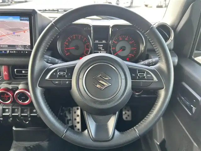 スズキ ジムニー XC 群馬県 2021(令3)年 2.2万km シフォンアイボリーM ワンオーナー/5F/4WD/ALPINEナビ/　(TV/BT/AM/FM/CD/DVD/SD/USB/HDMI)/社外ショックアブソーバー/バックカメラ/スズキセーフティーサポート/デュアルセンサーブレーキサポート/車線逸脱警報機能/先行車発進お知らせ機能/ふらつき警報/横滑り防止機能/クルーズコントロール/ダウンヒルアシストコントロール/ヒーテッドドアミラー/AUTOライト/AUTOハイビーム/純正マッドフラップ/スズキエンブレムグリル/純正フロアマット/純正ドアバイザー/ETC/前後ドライブレコーダー/前席シートヒーター/ステアリングリモコン/保証書/取扱説明書/スペアキー1