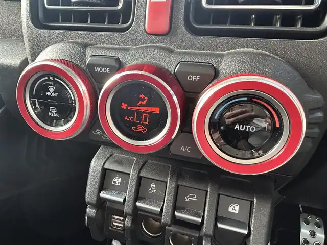 スズキ ジムニー XC 群馬県 2021(令3)年 2.2万km シフォンアイボリーM ワンオーナー/5F/4WD/ALPINEナビ/　(TV/BT/AM/FM/CD/DVD/SD/USB/HDMI)/社外ショックアブソーバー/バックカメラ/スズキセーフティーサポート/デュアルセンサーブレーキサポート/車線逸脱警報機能/先行車発進お知らせ機能/ふらつき警報/横滑り防止機能/クルーズコントロール/ダウンヒルアシストコントロール/ヒーテッドドアミラー/AUTOライト/AUTOハイビーム/純正マッドフラップ/スズキエンブレムグリル/純正フロアマット/純正ドアバイザー/ETC/前後ドライブレコーダー/前席シートヒーター/ステアリングリモコン/保証書/取扱説明書/スペアキー1