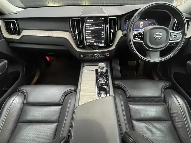 ボルボ ボルボ ＸＣ６０ B5 AWD インスクリプション 静岡県 2022(令4)年 4万km シルバー ブラックレザーシート シートヒーター /前席ベンチレーション マッサージシート/GoogleナビCarPlay対応Bluetooth/全方位カメラ/ヘッドアップディスプレイ/軽減ブレーキレーンアシストACC BLIS/harman/kardonサラウンド/ランニングボード/ステアリングヒーター/パワーバックドア /ワイヤレス充電/DSRCETC