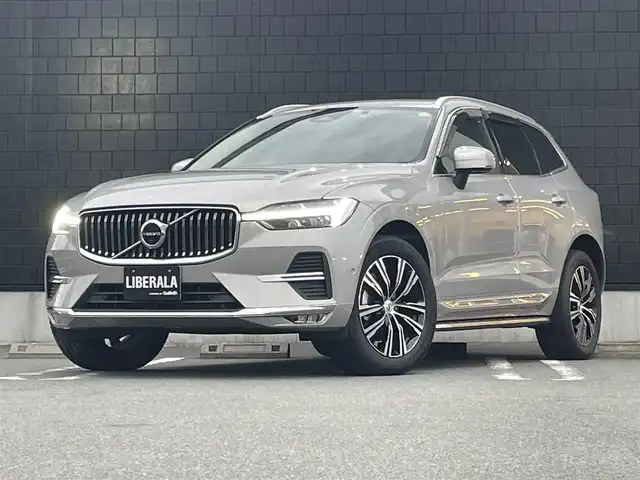 ボルボ ボルボ ＸＣ６０ B5 AWD インスクリプション 静岡県 2022(令4)年 4万km シルバー ブラックレザーシート シートヒーター /前席ベンチレーション マッサージシート/GoogleナビCarPlay対応Bluetooth/全方位カメラ/ヘッドアップディスプレイ/軽減ブレーキレーンアシストACC BLIS/harman/kardonサラウンド/ランニングボード/ステアリングヒーター/パワーバックドア /ワイヤレス充電/DSRCETC