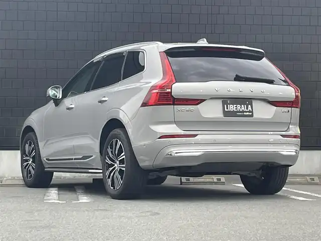 ボルボ ボルボ ＸＣ６０ B5 AWD インスクリプション 静岡県 2022(令4)年 4万km シルバー ブラックレザーシート シートヒーター /前席ベンチレーション マッサージシート/GoogleナビCarPlay対応Bluetooth/全方位カメラ/ヘッドアップディスプレイ/軽減ブレーキレーンアシストACC BLIS/harman/kardonサラウンド/ランニングボード/ステアリングヒーター/パワーバックドア /ワイヤレス充電/DSRCETC