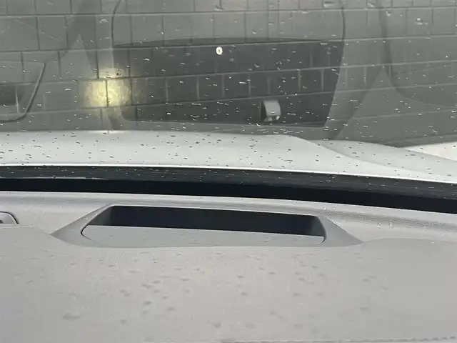 ボルボ ボルボ ＸＣ６０ B5 AWD インスクリプション 静岡県 2022(令4)年 4万km シルバー ブラックレザーシート シートヒーター /前席ベンチレーション マッサージシート/GoogleナビCarPlay対応Bluetooth/全方位カメラ/ヘッドアップディスプレイ/軽減ブレーキレーンアシストACC BLIS/harman/kardonサラウンド/ランニングボード/ステアリングヒーター/パワーバックドア /ワイヤレス充電/DSRCETC