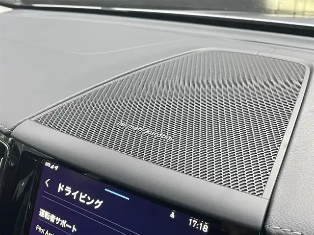 ボルボ ボルボ ＸＣ６０ B5 AWD インスクリプション 静岡県 2022(令4)年 4万km シルバー ブラックレザーシート シートヒーター /前席ベンチレーション マッサージシート/GoogleナビCarPlay対応Bluetooth/全方位カメラ/ヘッドアップディスプレイ/軽減ブレーキレーンアシストACC BLIS/harman/kardonサラウンド/ランニングボード/ステアリングヒーター/パワーバックドア /ワイヤレス充電/DSRCETC