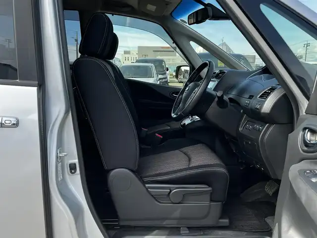 日産 セレナ ハイウェイスター Vセレ+SaftyⅡ 道央・札幌 2016(平28)年 13.3万km ブリリアントシルバー ４WD/純正メーカーOPナビ/AM/FM/DVD/BT/フルセグ/衝突被害軽減ブレーキ/横滑り防止装置/クルーズコントロール/レーンキープアシスト/クリアランスソナー/バックカメラ/サイドカメラ/フロントカメラ/全方位カメラ/アイドリングストップ/ECOMODE/両側パワースライドドア/前席シートヒーター/革巻きステアリング/ステアリングリモコン/プッシュスタート/スマートキー/LEDヘッドライト/オートライト/フォグランプ/電動格納ミラー/ウィンカーミラー/純正フロアマット/純正エンスタ/ドアバイザー