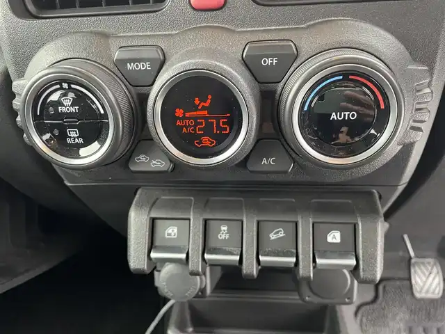スズキ ジムニー シエラ JC 東京都 2018(平30)年 4.8万km ジャングルグリーン ４WD/純正メモリーナビ（AVIC-RL802)/バックカメラ/D・N席シートヒーター/純正１５インチアルミ/ビルトインETC/電動格納ミラー/背面タイヤ/フォグランプ/エンジンプッシュボタン/クルーズコントロール/ABS/Wエアバック/スズキセーフティーサポート/レーザーレーダー・単眼カメラ/デュアルセンサーブレーキサポート/誤発進抑制/車線逸脱警報/ふらつき警報/先行車発進お知らせ/標識認識機能/スペアキー１本/保証書・取説