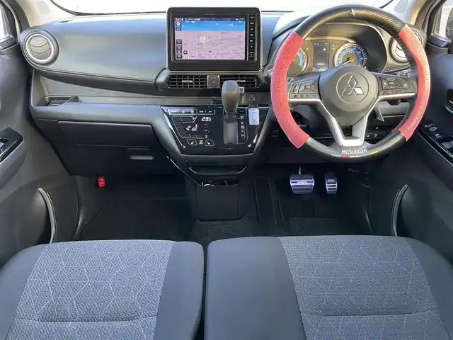 三菱 ｅＫクロス T プレミアム 岡山県 2023(令5)年 1.4万km アメジストブラック/シルキーホワイト 登録時走行距離　13937km/ワンオーナー/ルーフレール/純正9インチナビ/　(CD/フルセグTVTV/Bluetooth)/全方位カメラ/クルーズコントロール(追従走行あり)/衝突被害軽減システム/車線逸脱警報/車線逸脱防止支援/コーナーセンサー/MI-PILOT（高速道路同一車線支援技術）/先行車発進お知らせ/道路標識認識表示/ふらつき警報/ドライブレコーダー/ETC/シートヒーター（D・N席）/ステアリングヒーター/革巻きステアリング/ステアリングスイッチ/純正LEDヘッドライト/フォグライト/オートライト/ヘッドライトレベライザー/プッシュスタート/スマートキー/パドルシフト/アイドリングストップ/純正アルミホイール 15インチ/ドアバイザー/電動格納ミラー/純正フロアマット/横滑防止装置/盗難防止装置/取扱説明書/新車時整備手帳（保証書）