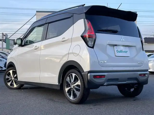 三菱 ｅＫクロス T プレミアム 岡山県 2023(令5)年 1.4万km アメジストブラック/シルキーホワイト 登録時走行距離　13937km/ワンオーナー/ルーフレール/純正9インチナビ/　(CD/フルセグTVTV/Bluetooth)/全方位カメラ/クルーズコントロール(追従走行あり)/衝突被害軽減システム/車線逸脱警報/車線逸脱防止支援/コーナーセンサー/MI-PILOT（高速道路同一車線支援技術）/先行車発進お知らせ/道路標識認識表示/ふらつき警報/ドライブレコーダー/ETC/シートヒーター（D・N席）/ステアリングヒーター/革巻きステアリング/ステアリングスイッチ/純正LEDヘッドライト/フォグライト/オートライト/ヘッドライトレベライザー/プッシュスタート/スマートキー/パドルシフト/アイドリングストップ/純正アルミホイール 15インチ/ドアバイザー/電動格納ミラー/純正フロアマット/横滑防止装置/盗難防止装置/取扱説明書/新車時整備手帳（保証書）