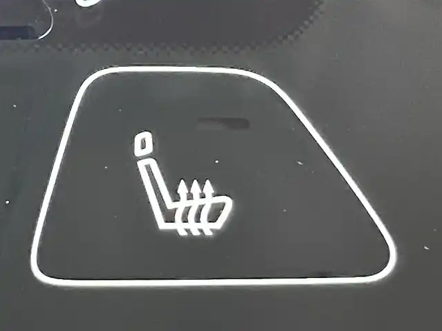 三菱 ｅＫクロス T プレミアム 岡山県 2023(令5)年 1.4万km アメジストブラック/シルキーホワイト 登録時走行距離　13937km/ワンオーナー/ルーフレール/純正9インチナビ/　(CD/フルセグTVTV/Bluetooth)/全方位カメラ/クルーズコントロール(追従走行あり)/衝突被害軽減システム/車線逸脱警報/車線逸脱防止支援/コーナーセンサー/MI-PILOT（高速道路同一車線支援技術）/先行車発進お知らせ/道路標識認識表示/ふらつき警報/ドライブレコーダー/ETC/シートヒーター（D・N席）/ステアリングヒーター/革巻きステアリング/ステアリングスイッチ/純正LEDヘッドライト/フォグライト/オートライト/ヘッドライトレベライザー/プッシュスタート/スマートキー/パドルシフト/アイドリングストップ/純正アルミホイール 15インチ/ドアバイザー/電動格納ミラー/純正フロアマット/横滑防止装置/盗難防止装置/取扱説明書/新車時整備手帳（保証書）