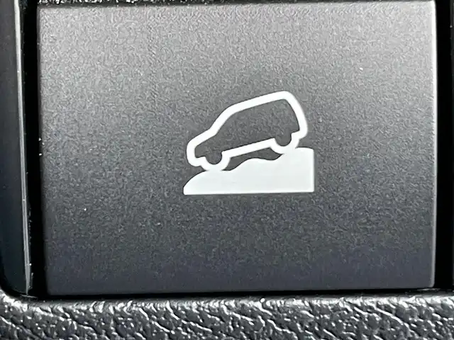 三菱 ｅＫクロス T プレミアム 岡山県 2023(令5)年 1.4万km アメジストブラック/シルキーホワイト 登録時走行距離　13937km/ワンオーナー/ルーフレール/純正9インチナビ/　(CD/フルセグTVTV/Bluetooth)/全方位カメラ/クルーズコントロール(追従走行あり)/衝突被害軽減システム/車線逸脱警報/車線逸脱防止支援/コーナーセンサー/MI-PILOT（高速道路同一車線支援技術）/先行車発進お知らせ/道路標識認識表示/ふらつき警報/ドライブレコーダー/ETC/シートヒーター（D・N席）/ステアリングヒーター/革巻きステアリング/ステアリングスイッチ/純正LEDヘッドライト/フォグライト/オートライト/ヘッドライトレベライザー/プッシュスタート/スマートキー/パドルシフト/アイドリングストップ/純正アルミホイール 15インチ/ドアバイザー/電動格納ミラー/純正フロアマット/横滑防止装置/盗難防止装置/取扱説明書/新車時整備手帳（保証書）