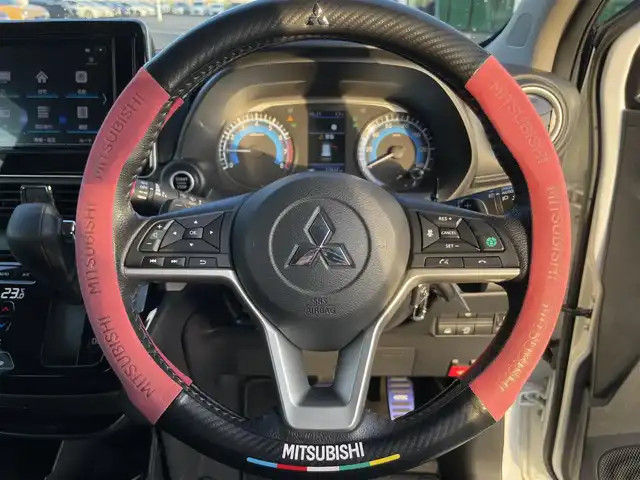 三菱 ｅＫクロス T プレミアム 岡山県 2023(令5)年 1.4万km アメジストブラック/シルキーホワイト 登録時走行距離　13937km/ワンオーナー/ルーフレール/純正9インチナビ/　(CD/フルセグTVTV/Bluetooth)/全方位カメラ/クルーズコントロール(追従走行あり)/衝突被害軽減システム/車線逸脱警報/車線逸脱防止支援/コーナーセンサー/MI-PILOT（高速道路同一車線支援技術）/先行車発進お知らせ/道路標識認識表示/ふらつき警報/ドライブレコーダー/ETC/シートヒーター（D・N席）/ステアリングヒーター/革巻きステアリング/ステアリングスイッチ/純正LEDヘッドライト/フォグライト/オートライト/ヘッドライトレベライザー/プッシュスタート/スマートキー/パドルシフト/アイドリングストップ/純正アルミホイール 15インチ/ドアバイザー/電動格納ミラー/純正フロアマット/横滑防止装置/盗難防止装置/取扱説明書/新車時整備手帳（保証書）