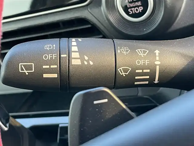 三菱 ｅＫクロス T プレミアム 岡山県 2023(令5)年 1.4万km アメジストブラック/シルキーホワイト 登録時走行距離　13937km/ワンオーナー/ルーフレール/純正9インチナビ/　(CD/フルセグTVTV/Bluetooth)/全方位カメラ/クルーズコントロール(追従走行あり)/衝突被害軽減システム/車線逸脱警報/車線逸脱防止支援/コーナーセンサー/MI-PILOT（高速道路同一車線支援技術）/先行車発進お知らせ/道路標識認識表示/ふらつき警報/ドライブレコーダー/ETC/シートヒーター（D・N席）/ステアリングヒーター/革巻きステアリング/ステアリングスイッチ/純正LEDヘッドライト/フォグライト/オートライト/ヘッドライトレベライザー/プッシュスタート/スマートキー/パドルシフト/アイドリングストップ/純正アルミホイール 15インチ/ドアバイザー/電動格納ミラー/純正フロアマット/横滑防止装置/盗難防止装置/取扱説明書/新車時整備手帳（保証書）