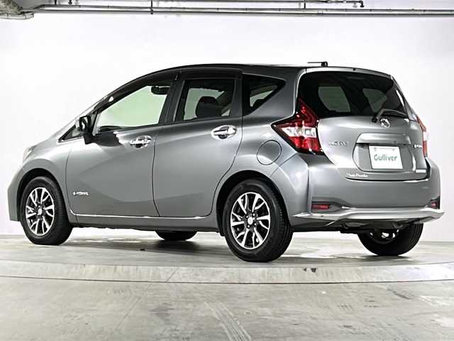 日産 ノート e－パワー X モード・プレミア 広島県 2017(平29)年 6.8万km ダークメタルグレー 禁煙車/純正ナビ/（Bluetooth/SD/CD/DVD/AUX/フルセグTV)/バックカメラ/前方ドライブレコーダー/ETC/純正15インチアルミホイール/純正フロアマット/純正ドアバイザー/LEDヘッドライト/フォグランプ/オートライト/横滑り防止装置/衝突被害軽減ブレーキ/レーンキープアシスト/スマートキー/プッシュスタート