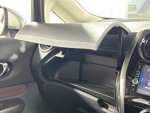 日産 ノート e－パワー X モード・プレミア 広島県 2017(平29)年 6.8万km ダークメタルグレー 禁煙車/純正ナビ/（Bluetooth/SD/CD/DVD/AUX/フルセグTV)/バックカメラ/前方ドライブレコーダー/ETC/純正15インチアルミホイール/純正フロアマット/純正ドアバイザー/LEDヘッドライト/フォグランプ/オートライト/横滑り防止装置/衝突被害軽減ブレーキ/レーンキープアシスト/スマートキー/プッシュスタート