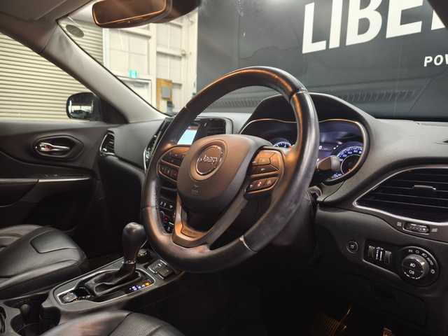 クライスラー・ジープ ジープ チェロキー リミテッド 群馬県 2019(令1)年 5.1万km 白 ワンオーナー/シートベンチレーション/純正ナビ/フルセグTV/黒革シート/パワーシート/ACC/スマートキー/パワーバックドア/アイドリングストップ/純正フロアマット/バックカメラ/パークアシスト