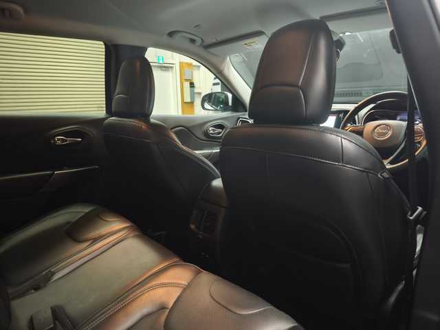 クライスラー・ジープ ジープ チェロキー リミテッド 群馬県 2019(令1)年 5.1万km 白 ワンオーナー/シートベンチレーション/純正ナビ/フルセグTV/黒革シート/パワーシート/ACC/スマートキー/パワーバックドア/アイドリングストップ/純正フロアマット/バックカメラ/パークアシスト