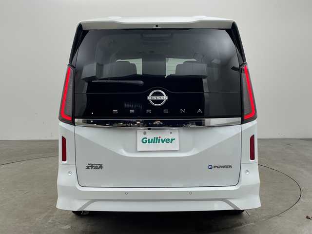 日産 セレナ e－パワー ハイウェイスター V 兵庫県 2025(令7)年 0.1千km ホワイト ・登録済未使用車　距離6Km/・NissanConnectナビゲーションシステム/（フルセグ・BT・USB・Apple Car Play・Android　Auto）/・ETC2.0ユニット（ビルトインタイプ）/・アラウンドビューモニター/・ドライブレコーダー（前後セット）/・プロパイロット/・プロパイロット緊急停止支援システム（SOSコール機能付）/・後席専用モニター/・ヒルスタートアシスト/・インテリジェントエマージェンシーブレーキ/・インテリジェント前方衝突予測警報/・衝突回避ステアリングアシスト/・車線逸脱防止支援システム/・車線逸脱警報/・後側方車両検知警報/・後側方衝突防止支援システム/・ふらつき警報/・踏み間違い衝突防止アシスト/・標識検知機能/・車両接近通知装置/・エマージェンシーストップシグナル/・デジタルインナーミラー/・フリップダウンモニター/・革巻きステアリング/・ステアリングスイッチ/・先行者発進お知らせ/・前後クリアランスソナー/・コンビシート/・両側パワースライドドア/・置くだけ充電/・LEDヘッドライト/・オートマチックハイビーム/・純正16インチアルミホイール