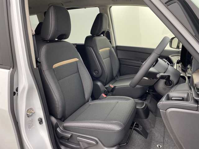 日産 セレナ e－パワー ハイウェイスター V 兵庫県 2025(令7)年 0.1千km ホワイト ・登録済未使用車　距離6Km/・NissanConnectナビゲーションシステム/（フルセグ・BT・USB・Apple Car Play・Android　Auto）/・ETC2.0ユニット（ビルトインタイプ）/・アラウンドビューモニター/・ドライブレコーダー（前後セット）/・プロパイロット/・プロパイロット緊急停止支援システム（SOSコール機能付）/・後席専用モニター/・ヒルスタートアシスト/・インテリジェントエマージェンシーブレーキ/・インテリジェント前方衝突予測警報/・衝突回避ステアリングアシスト/・車線逸脱防止支援システム/・車線逸脱警報/・後側方車両検知警報/・後側方衝突防止支援システム/・ふらつき警報/・踏み間違い衝突防止アシスト/・標識検知機能/・車両接近通知装置/・エマージェンシーストップシグナル/・デジタルインナーミラー/・フリップダウンモニター/・革巻きステアリング/・ステアリングスイッチ/・先行者発進お知らせ/・前後クリアランスソナー/・コンビシート/・両側パワースライドドア/・置くだけ充電/・LEDヘッドライト/・オートマチックハイビーム/・純正16インチアルミホイール