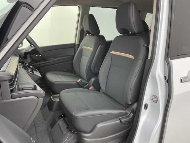 日産 セレナ e－パワー ハイウェイスター V 兵庫県 2025(令7)年 0.1千km ホワイト ・登録済未使用車　距離6Km/・NissanConnectナビゲーションシステム/（フルセグ・BT・USB・Apple Car Play・Android　Auto）/・ETC2.0ユニット（ビルトインタイプ）/・アラウンドビューモニター/・ドライブレコーダー（前後セット）/・プロパイロット/・プロパイロット緊急停止支援システム（SOSコール機能付）/・後席専用モニター/・ヒルスタートアシスト/・インテリジェントエマージェンシーブレーキ/・インテリジェント前方衝突予測警報/・衝突回避ステアリングアシスト/・車線逸脱防止支援システム/・車線逸脱警報/・後側方車両検知警報/・後側方衝突防止支援システム/・ふらつき警報/・踏み間違い衝突防止アシスト/・標識検知機能/・車両接近通知装置/・エマージェンシーストップシグナル/・デジタルインナーミラー/・フリップダウンモニター/・革巻きステアリング/・ステアリングスイッチ/・先行者発進お知らせ/・前後クリアランスソナー/・コンビシート/・両側パワースライドドア/・置くだけ充電/・LEDヘッドライト/・オートマチックハイビーム/・純正16インチアルミホイール