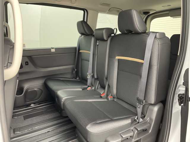 日産 セレナ e－パワー ハイウェイスター V 兵庫県 2025(令7)年 0.1千km ホワイト ・登録済未使用車　距離6Km/・NissanConnectナビゲーションシステム/（フルセグ・BT・USB・Apple Car Play・Android　Auto）/・ETC2.0ユニット（ビルトインタイプ）/・アラウンドビューモニター/・ドライブレコーダー（前後セット）/・プロパイロット/・プロパイロット緊急停止支援システム（SOSコール機能付）/・後席専用モニター/・ヒルスタートアシスト/・インテリジェントエマージェンシーブレーキ/・インテリジェント前方衝突予測警報/・衝突回避ステアリングアシスト/・車線逸脱防止支援システム/・車線逸脱警報/・後側方車両検知警報/・後側方衝突防止支援システム/・ふらつき警報/・踏み間違い衝突防止アシスト/・標識検知機能/・車両接近通知装置/・エマージェンシーストップシグナル/・デジタルインナーミラー/・フリップダウンモニター/・革巻きステアリング/・ステアリングスイッチ/・先行者発進お知らせ/・前後クリアランスソナー/・コンビシート/・両側パワースライドドア/・置くだけ充電/・LEDヘッドライト/・オートマチックハイビーム/・純正16インチアルミホイール