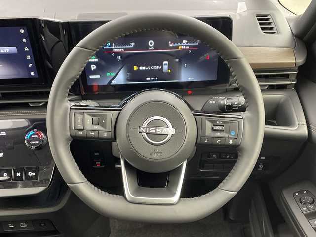 日産 セレナ e－パワー ハイウェイスター V 兵庫県 2025(令7)年 0.1千km ホワイト ・登録済未使用車　距離6Km/・NissanConnectナビゲーションシステム/（フルセグ・BT・USB・Apple Car Play・Android　Auto）/・ETC2.0ユニット（ビルトインタイプ）/・アラウンドビューモニター/・ドライブレコーダー（前後セット）/・プロパイロット/・プロパイロット緊急停止支援システム（SOSコール機能付）/・後席専用モニター/・ヒルスタートアシスト/・インテリジェントエマージェンシーブレーキ/・インテリジェント前方衝突予測警報/・衝突回避ステアリングアシスト/・車線逸脱防止支援システム/・車線逸脱警報/・後側方車両検知警報/・後側方衝突防止支援システム/・ふらつき警報/・踏み間違い衝突防止アシスト/・標識検知機能/・車両接近通知装置/・エマージェンシーストップシグナル/・デジタルインナーミラー/・フリップダウンモニター/・革巻きステアリング/・ステアリングスイッチ/・先行者発進お知らせ/・前後クリアランスソナー/・コンビシート/・両側パワースライドドア/・置くだけ充電/・LEDヘッドライト/・オートマチックハイビーム/・純正16インチアルミホイール