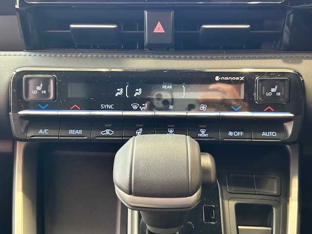トヨタ ヴォクシー S－Z 埼玉県 2023(令5)年 3.7万km ホワイトパールクリスタルシャイン トヨタセーフティセンス/快適利便パッケージＨＩＧＨ/純正10.5インチナビ/　　CD/DVD/BT/フルセグTV/バックカメラ/両側パワースライドドア/パワーバックドア/レーダークルーズコントロール/LEDオートライト/ハーフレザーシート/シートヒーター/純正17インチAW/ブラインドスポットモニター/ステアリングスイッチ/プッシュスタート/ETC/禁煙車